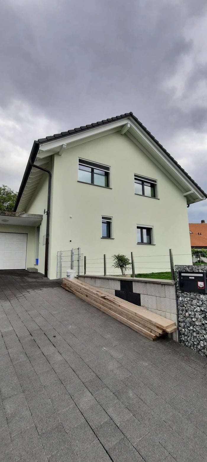 Rénovation de façade par Madéco Peinture dans le canton de Fribourg