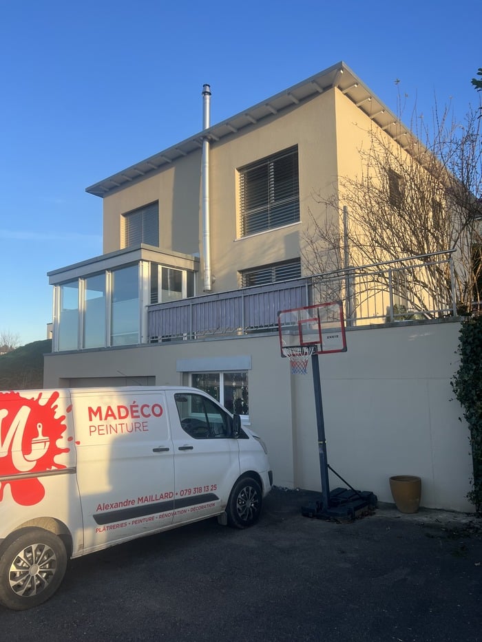 Rénovation de façade par Madéco Peinture dans le canton de Fribourg