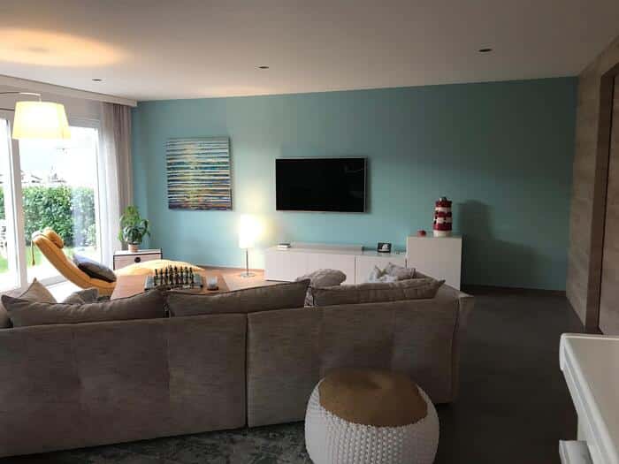 Mise en couleur de murs par Madéco Peinture à Fribourg